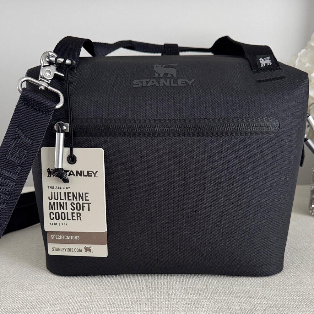 New Stanley Julienne Mini Soft Cooler - Black Carry Cooler - Picture 2 of 16